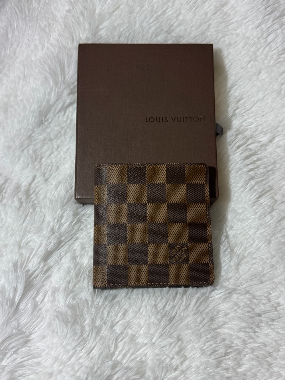 Louis Vuitton Men’s Damier Ebene leather bifold wallet. (Mint condition )